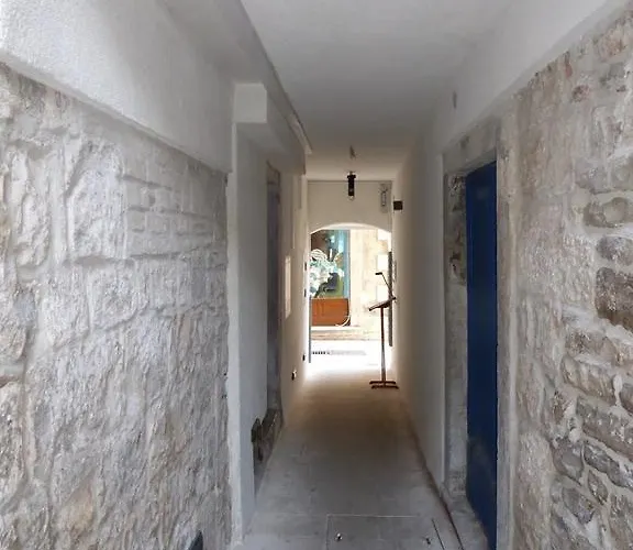 Mila * Split